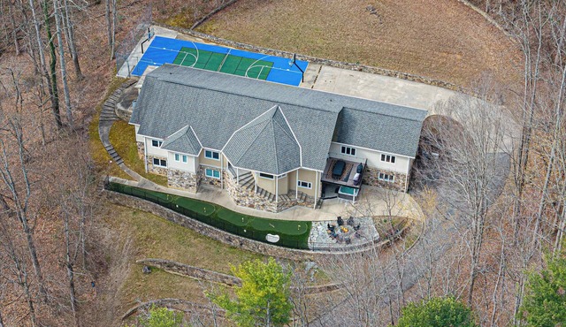 7k SqFt Estate - Epic Amenities & Fun - Sleeps 20