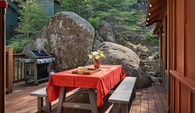 7mi Yosemite | Fireplace | King Beds | Lewis Creek Cabin