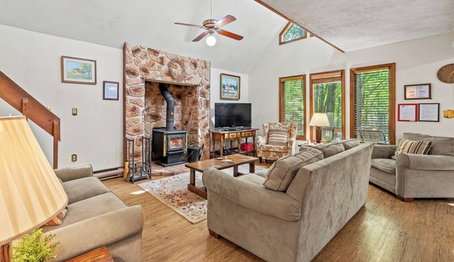 7mins to Skiing, Fire Pit, Game Table | Lake Access | Hygge Home by AvantStay