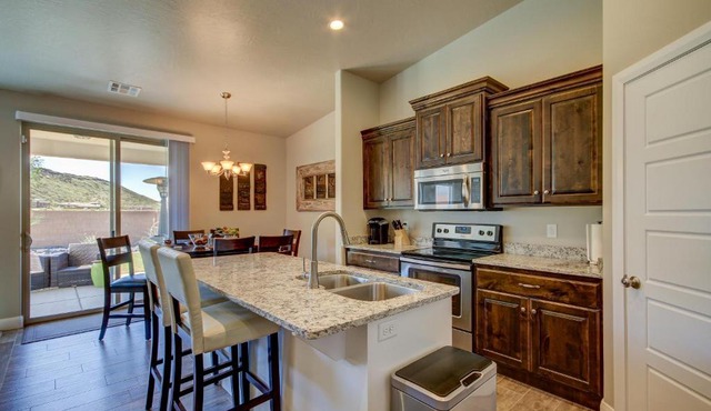 7th Heaven by KABINO Sand Hollow 5 mins Zion 35 mins Garage Extra Trailer Parking Satellite Games WiFi Bunk Beds Air Conditioning
