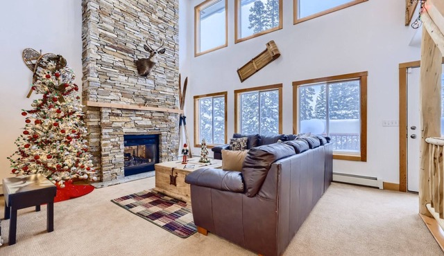 7th Nt FREE! A Mountain Retreat! Hot Tub & BBQ. Views & Wildlife. Dogs Stay Free