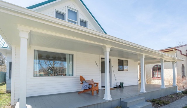 7th Street Bungalow · Cozy And Updated Bungalow