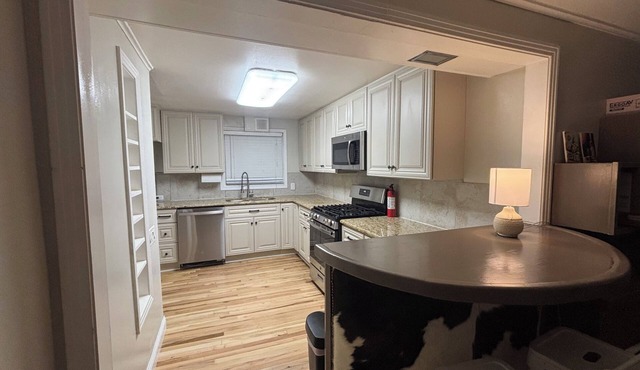 7th Street Hangout Loft Loft. Close to all the local spots. Walking Distance