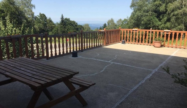 8/10-person apartment with terrace and garage