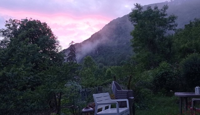 8/10-person house close to supervised swimming lake and rafting spot