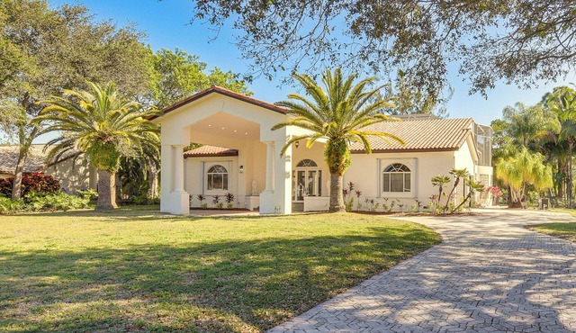 8,100-Sq-Ft Parkland Estate w/Luxe Outdoor Oasis!