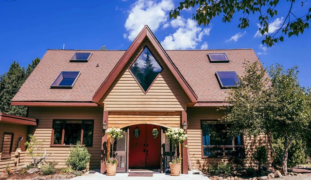 8-Acre ‘Big House Lodge’ in Cle Elum w/Hot Tub