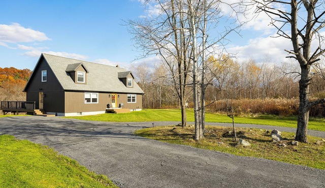 8 Acre Estate w Hot Tub, Deck, Fire Pit & Views!