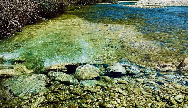 8 Acre Private River Front Sleeps 17-Nomad Ranch