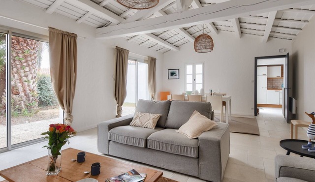 8 adults - 2 kids - Salt marshes and beaches