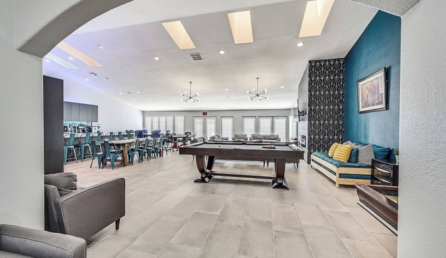 8 Bdr/5 Ba 16 Beds, Free Spa Heat