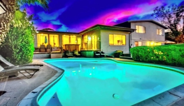 8 bdr,7 bath, Oasis Overlook! Pool,Spa,Putt Grn,Grill