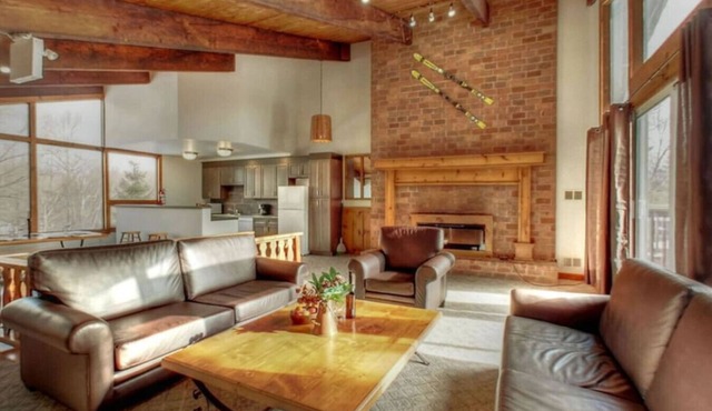 8 bdrm@TyroleanVillage/Hot Tub/Sauna/Petfriendly