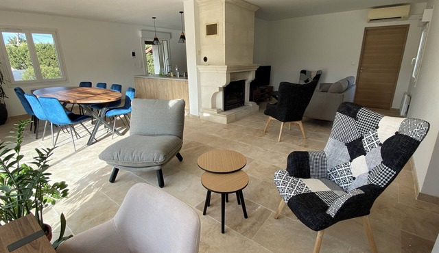 8-BED 4-BED HOUSE IN THE ALPILLES 10 MIN FROM ARLES 15 MIN FROM SAINT REMY