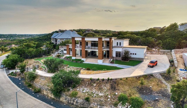 8 Bed 8 Bath- Mega Mansion W/Breathtaking Views, Modern