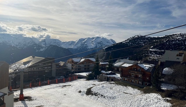 8-bed apartment in resort center and at the foot of the slopes