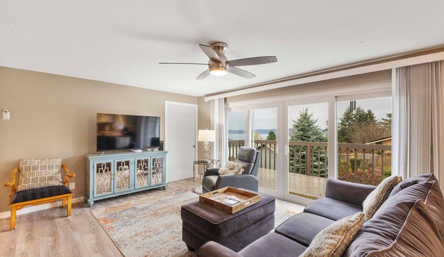 8 Bed Exec Lux Stay w/Marine Views