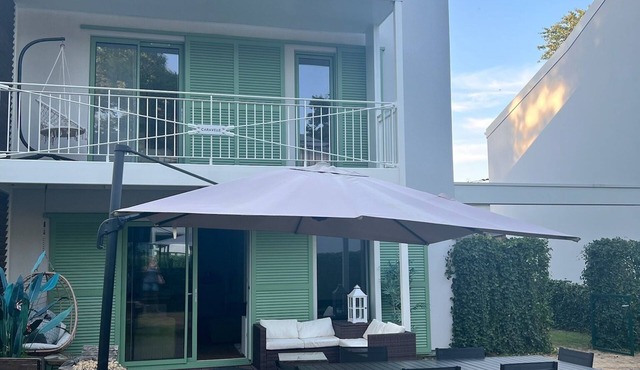 8-bed house with garden