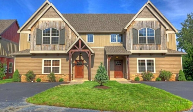 8 Bed Luxury Lakefront Villa~Amazing View~2 Pools~Free Resort Amenities~Dock