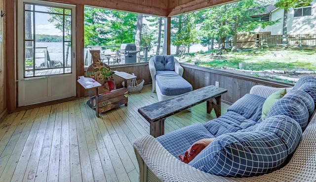 8 bedroom 4 bath Island getaway on Lake Rosseau!