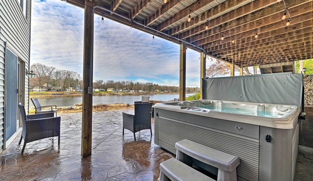 8 Bedroom 5 full bath lakefront home with hot tub and fire pit, sleeps up to 25!