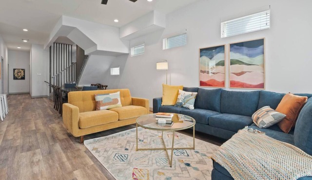 8 Bedroom/8 Bath Luxury Suites in Central Houston!