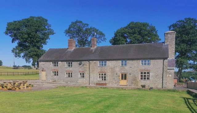 8 bedroom accommodation in Clun, near Bishops Castle