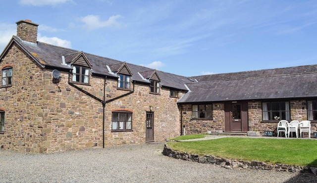 8 bedroom accommodation in Craven Arms