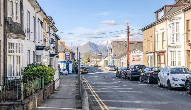 8 bedroom accommodation in Porthmadog