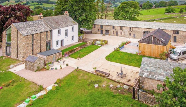8 bedroom accommodation in Bampton Grange, near Great Strickland