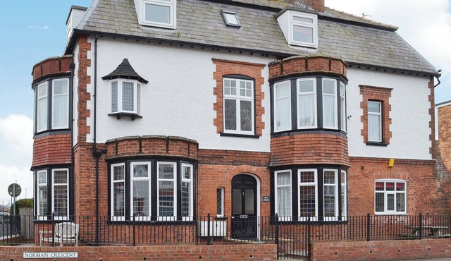 8 bedroom accommodation in Filey