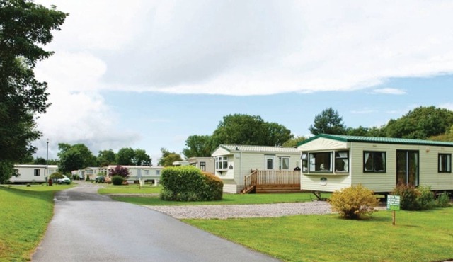 8 bedroom accommodation in Mold