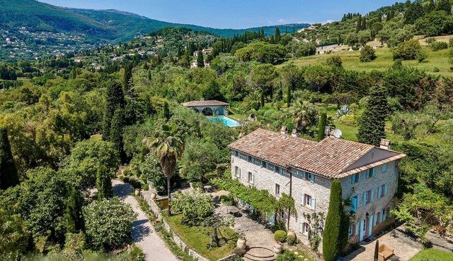 8 BEDROOM AUTHENTIC PROVENCAL LUXURY BASTIDE, PERFECT FOR FAMILY HOLIDAYS