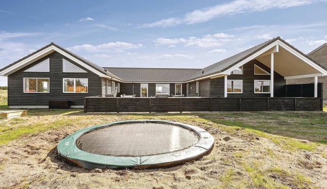 8 bedroom awesome home in Thisted