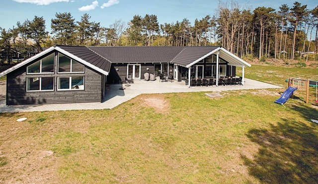 8 bedroom awesome home in Nexø