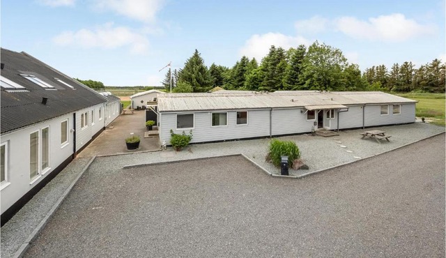 8 Bedroom Cozy Home In Henne