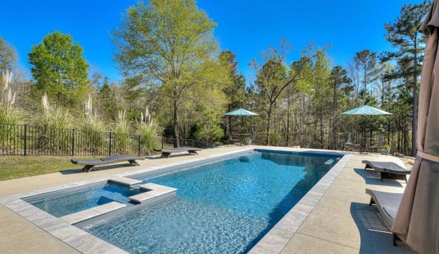 8 bedroom home in Evans with pool - 1.5 miles from ANWA , 13 miles to Masters!