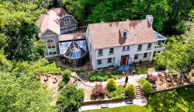 8 Bedroom MANSION Biltmore Lake with Hot Tub.