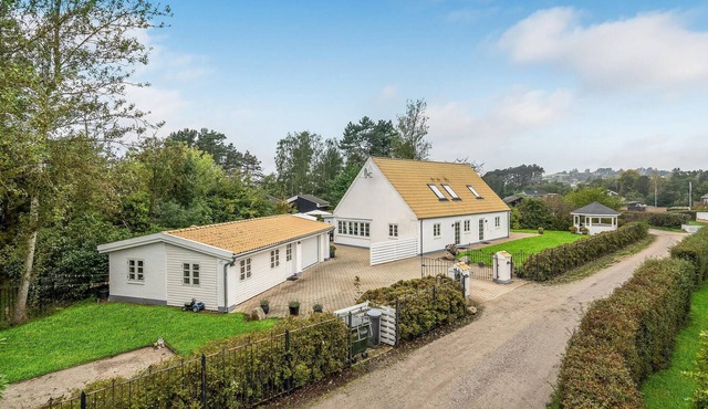 8 bedroom pet friendly home in Ebeltoft