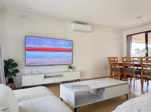 8 Bedroom Retreat - 2 Full Houses on Property