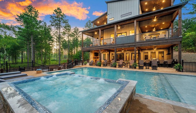 8 Bedroom, Sleeps 30, ATV access, Pool, Pickleball, Basketball, Creekside