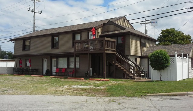 8 bedrooms/queen sleep sofa, 3 kitchens, 3.1 bathrooms-Seasonal Pool