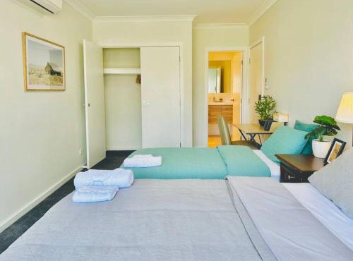 8 Beds l 4 Suites with Office l Austral3