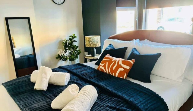 8 Beds, Sleeps up to 11, Gloucester City Centre