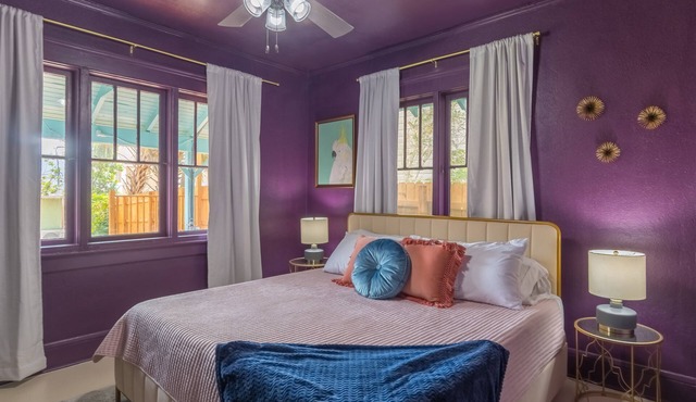 8 beds! Steps 2 Ocean Center/Cowboy Pool/Beach