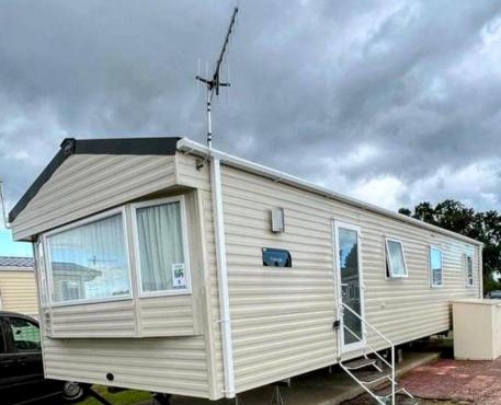 8 berth caravan,pet friendly.