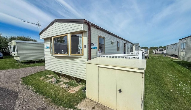 8 berth caravan with decking at Sunnydale in Lincolnshire ref 35087S