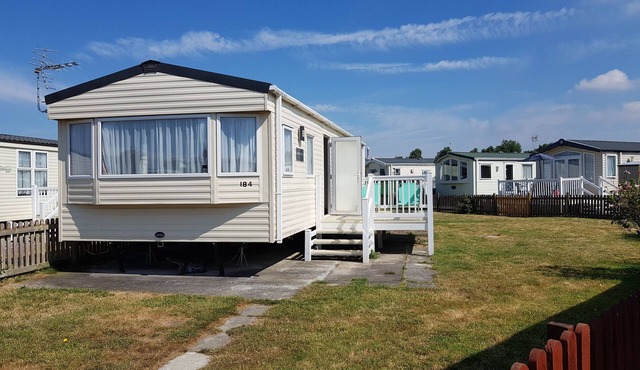 8 Berth Caravan with Spacious enclosed garden