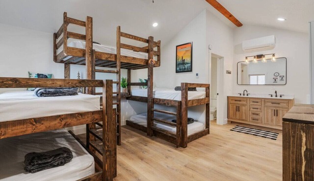 #8 Bigfoot Cabin w/AC, Fire Pit & BBQ!