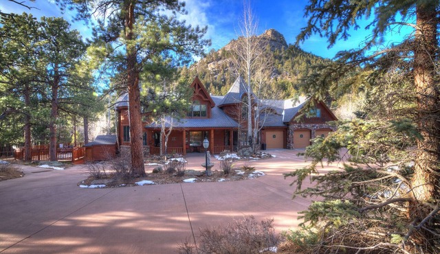 8 BR/8b Luxury Mtn Lodge on Fall River, 8,500 sq ft living space, 2 1/2 Acres